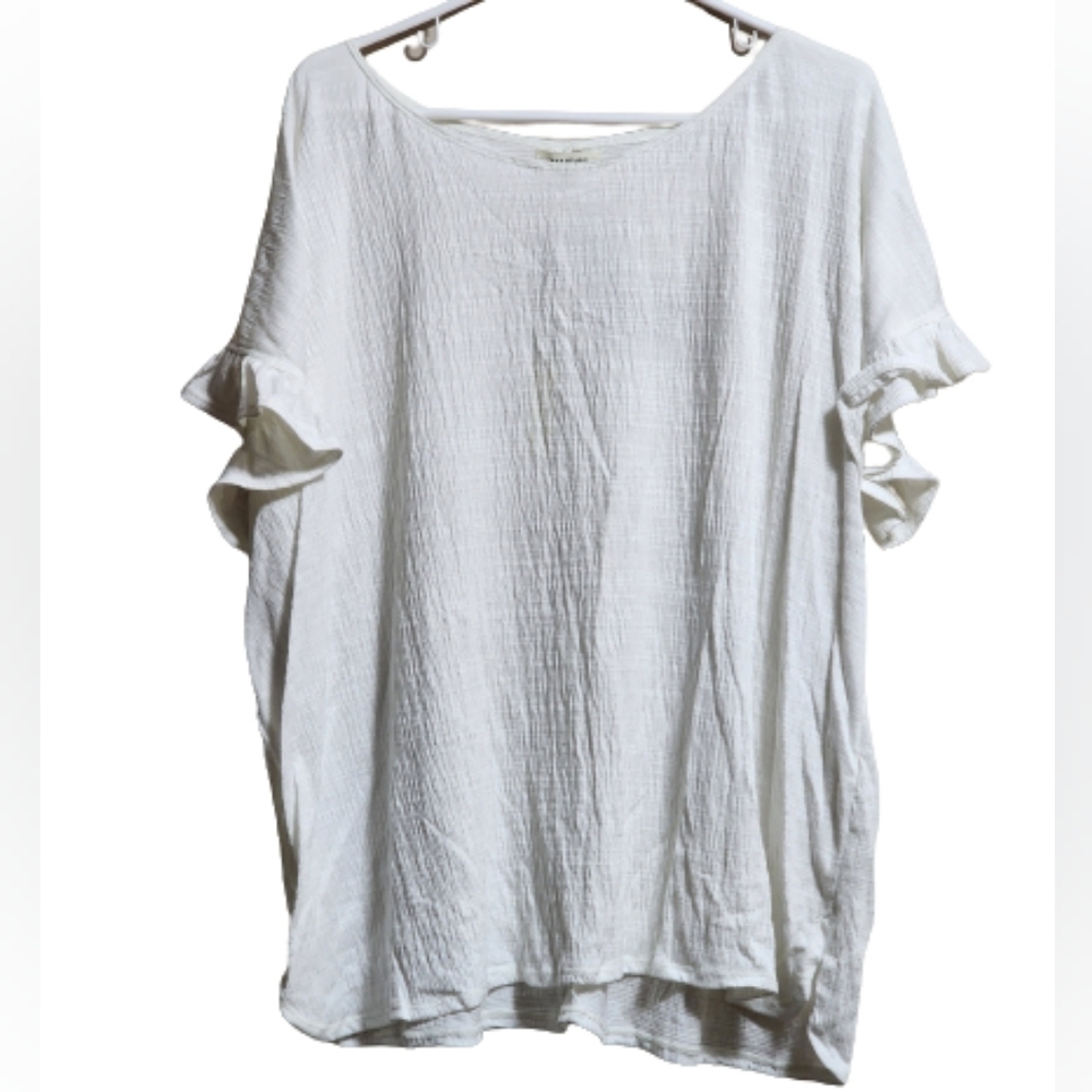 Max studio White short sleeve ruffle blouse  top size 3X